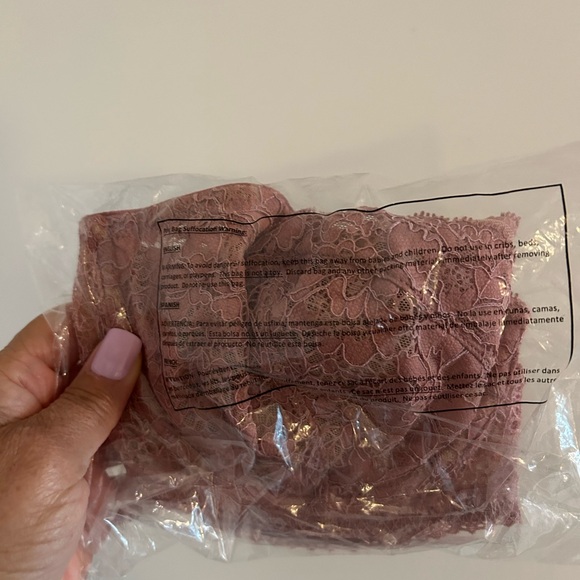 REVEAL LINGERIE • Rose Laced Bra • 34DD • - Picture 8 of 8